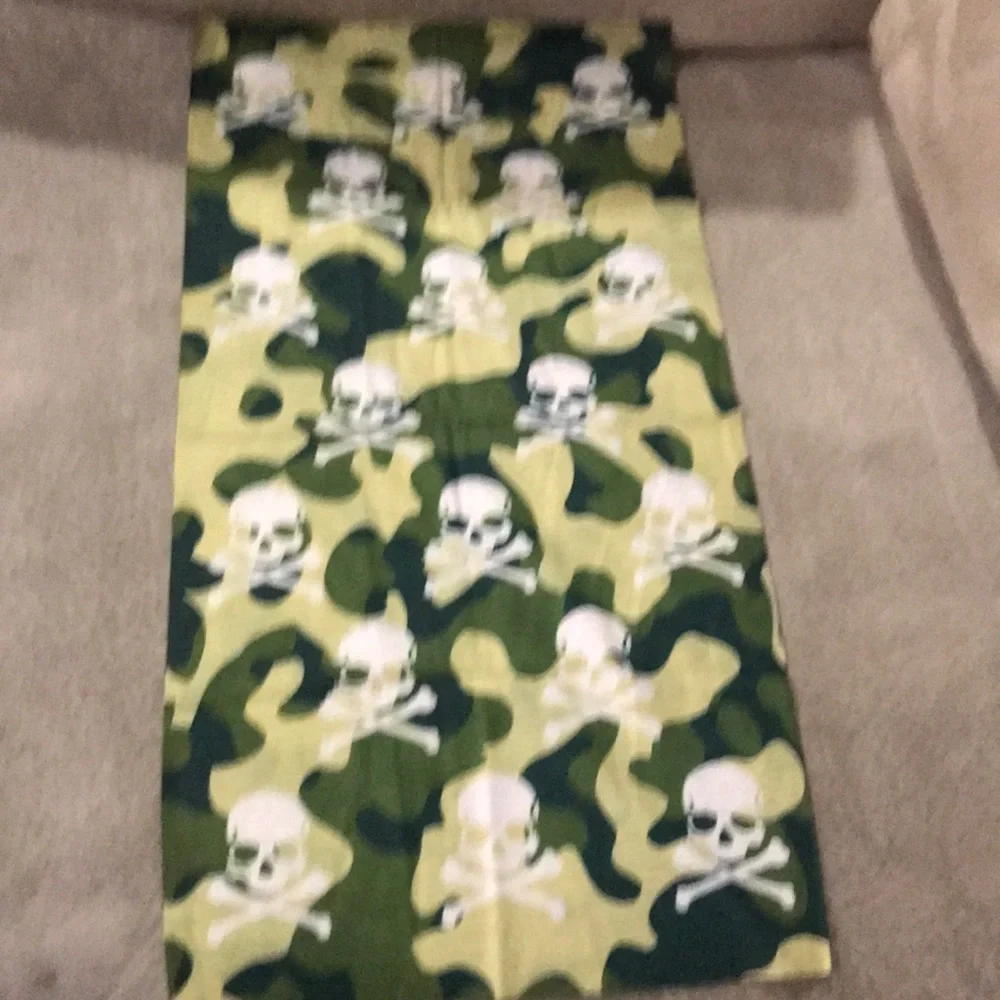 6/$20 New camo with skulls neck gaiter